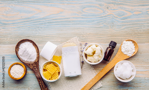 Obraz na płótnie Making homemade deodorant stick with all natural ingredients concept