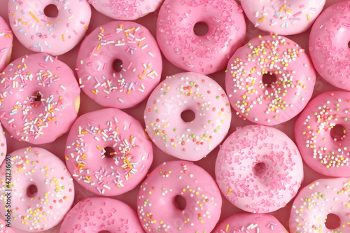 Tapeta Pink glazed donuts, doughnuts with sprinkles