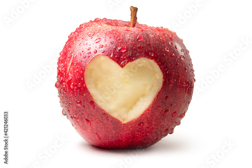 Apfel mit Herz freigestellt photo