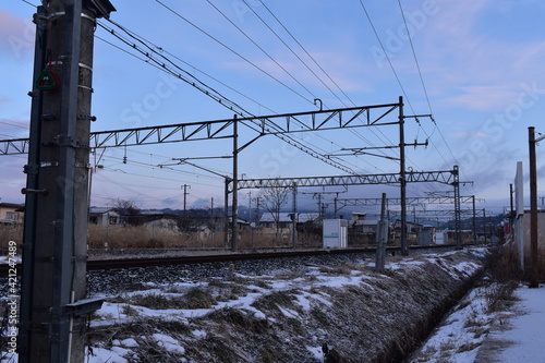 雪が薄っすら積もった線路