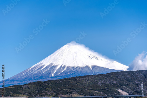 静岡県から見る、冠雪した富士山