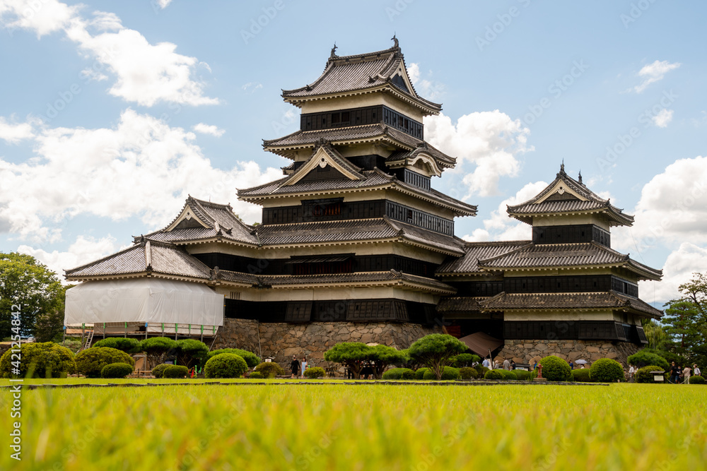 夏の青空と松本城