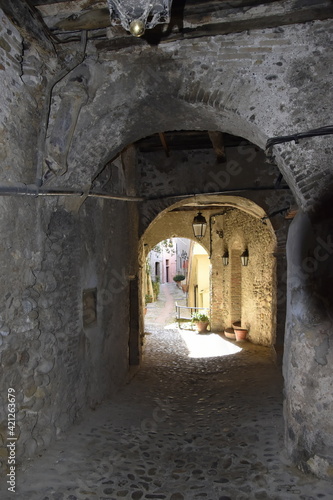 Village en provence © MEGA