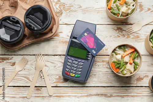 Payment terminal with credi...