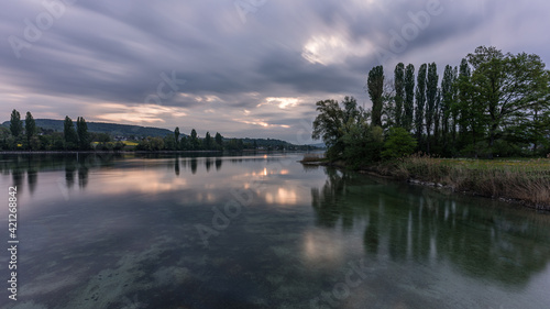 Tagesanbruch an einem Fluss