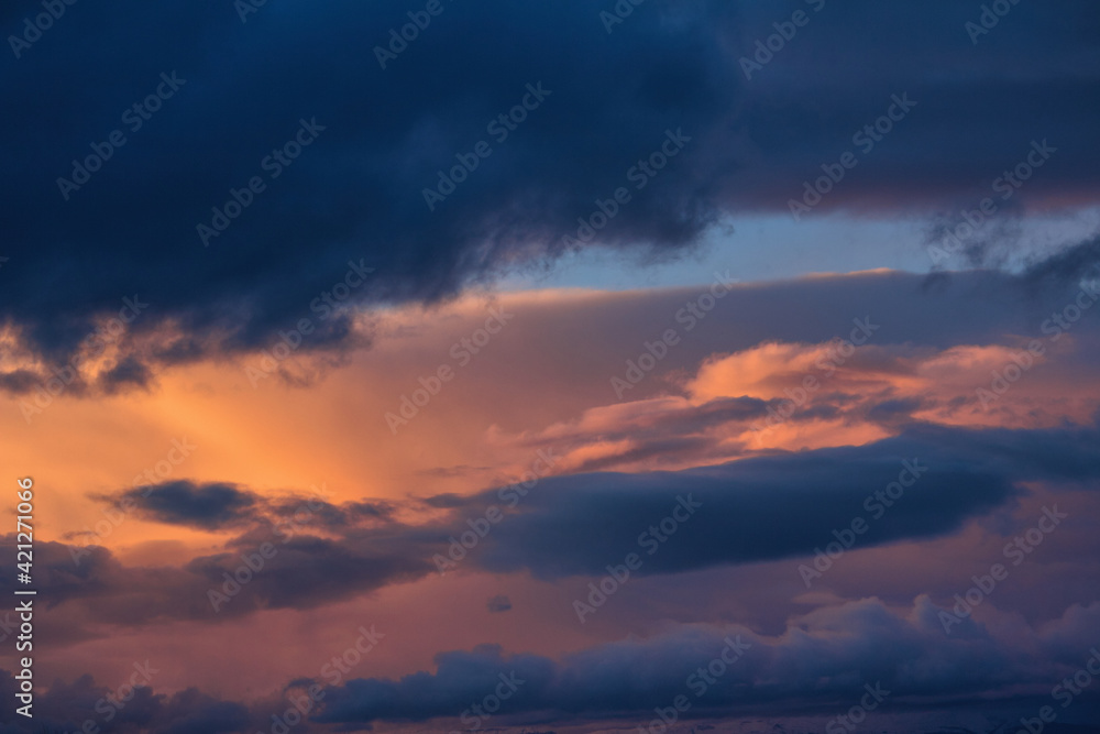 photo de nuages pendant le coucher de soleil