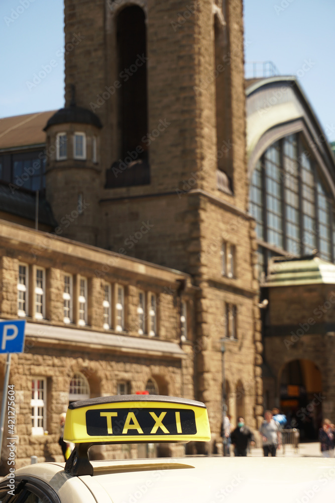 Obraz premium Hamburg Railway Stadion - Hauptbahnhof Taxi