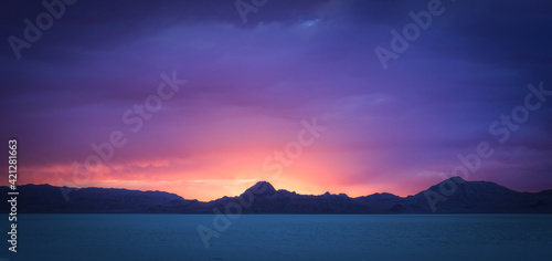 Fototapeta Naklejka Na Ścianę i Meble -  Utah salt flats at sunset