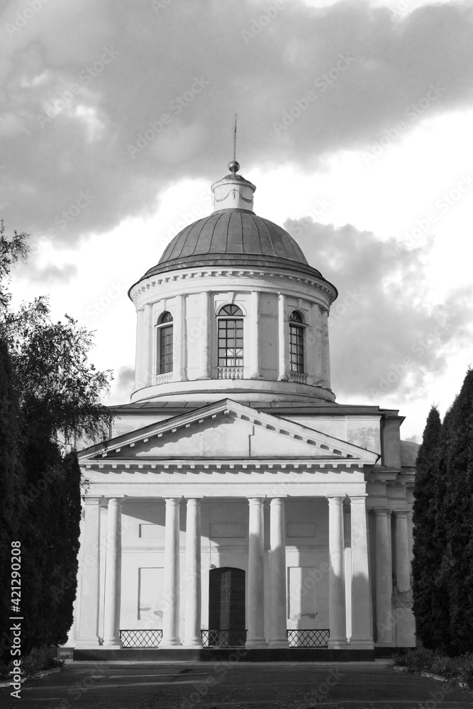 All Saints Church built in 1782, on the site of a wooden Greek temple that existed on this site since 1696. Customer of the construction 