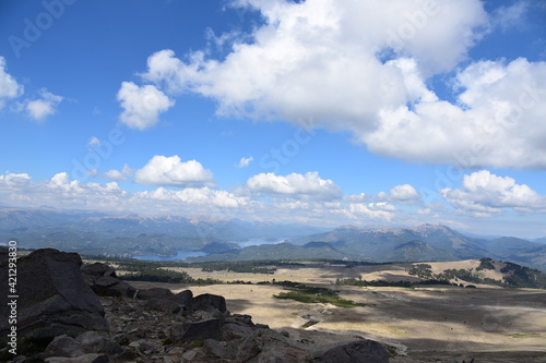 Patagonia Argentina lago azul cielo celeste