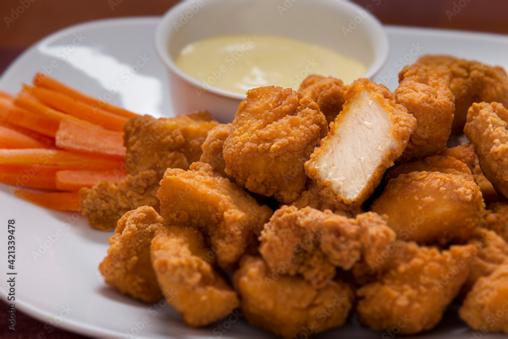 Nugget dish with carrots and sauce Nugget dish with carrots and sauce