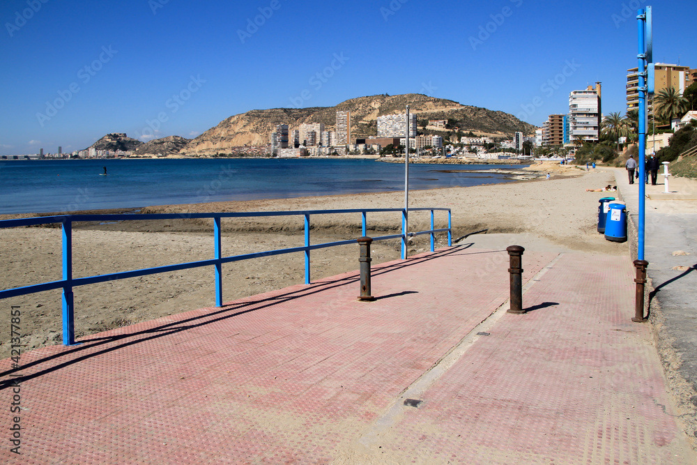 Fototapeta premium Beautiful view of Almadraba beach in Alicante