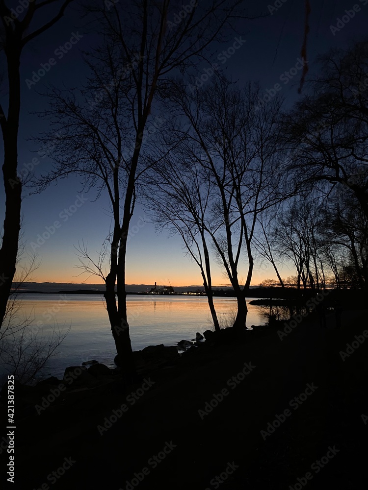 Naklejka premium Sunset Lake Ontario