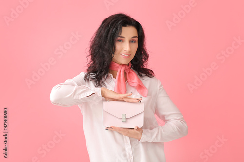 Portrait of young woman wit...