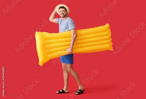 Handsome man with inflatabl...