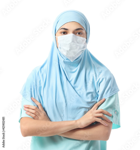 Female Muslim doctor in med...