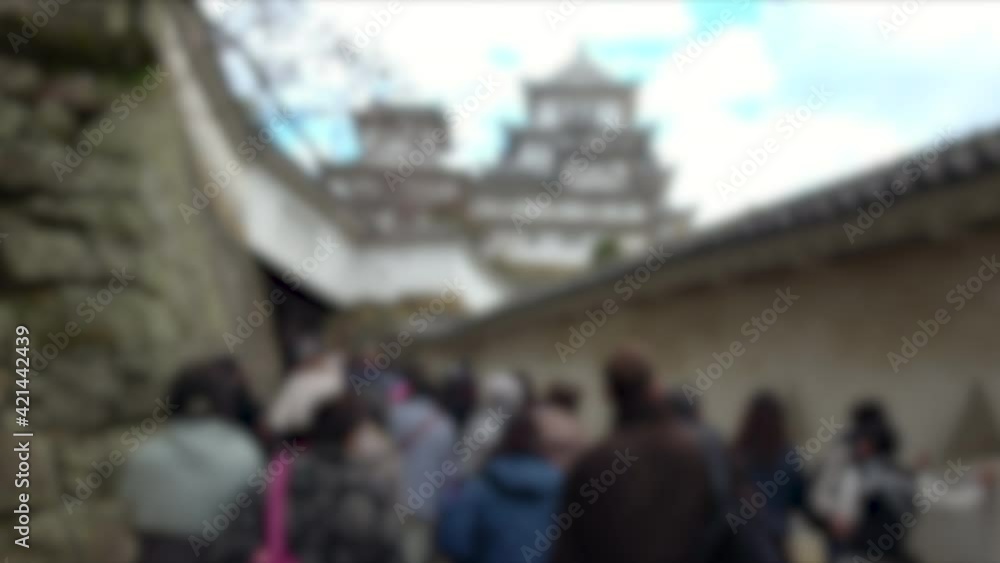ぼかし背景素材: 姫路城の天守を目指して歩く人々 混み合う観光客 インバウンド観光客 4K 2019年4月撮影 ぼかし背景素材: 姫路城の天守を目指して歩く人々 混み合う観光客 インバウンド観光客 4K 2019年4月撮影