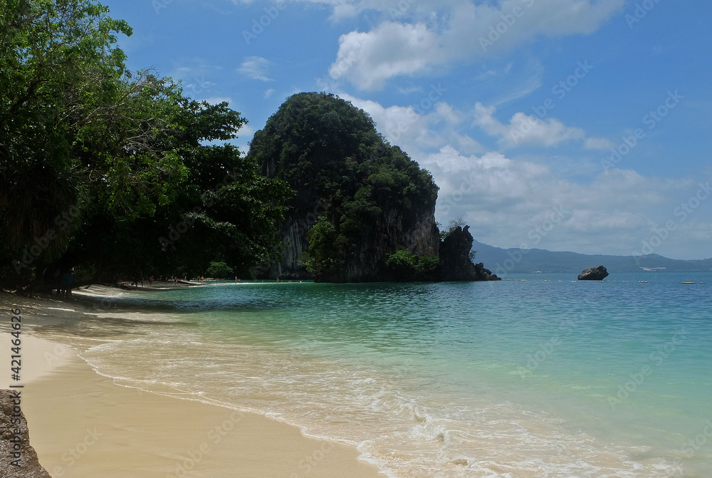 Fototapeta premium Natural landscape of Phi Phi island, one of the most popular famous island in Andaman sea- Krabi, Thailand