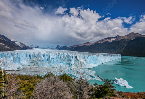 Massive Glaciar Perito Moreno in El Calafate Argentina.