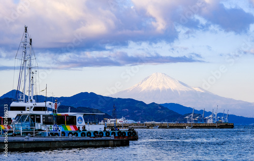 清水港から見た富士山