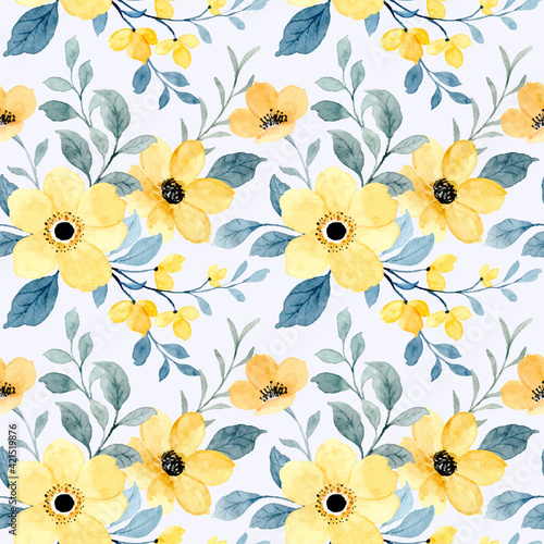 Seamless pattern of yellow floral with watercolor