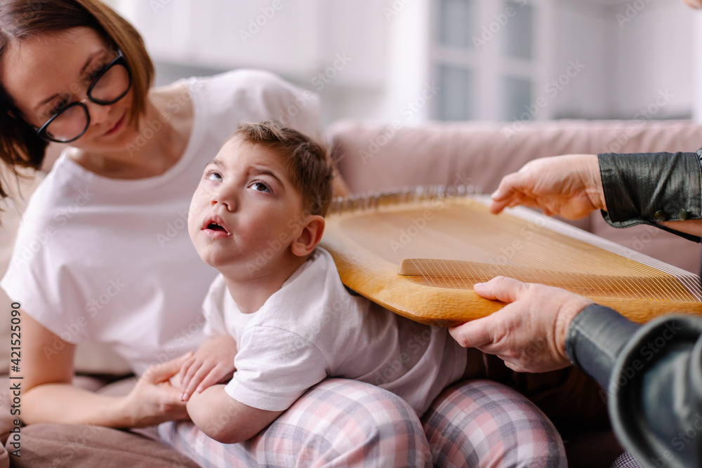 Stockfoto A child with cerebral palsy is engaged. Rehabilitation of a
