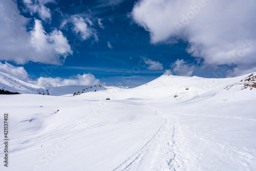 Obraz na płótnie Sunny day on a snowy hiking trail in Romanian Bucegi mountains in winter w salonie