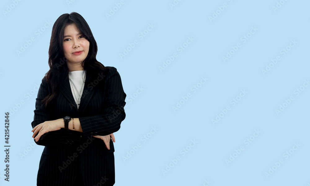Photo of attractive charming lady cute bobbed hairdo arms crossed self-confident person worker Photo of attractive charming lady cute bobbed hairdo arms crossed self-confident person worker