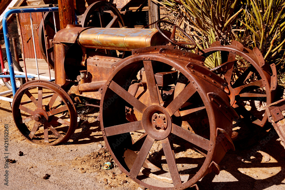 ルート66　アメリカ西部開拓時代の面影が残る街「オートマン」の鉱山機械