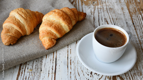 Fototapeta Naklejka Na Ścianę i Meble -  Сup of coffee and croissant on a wooden table