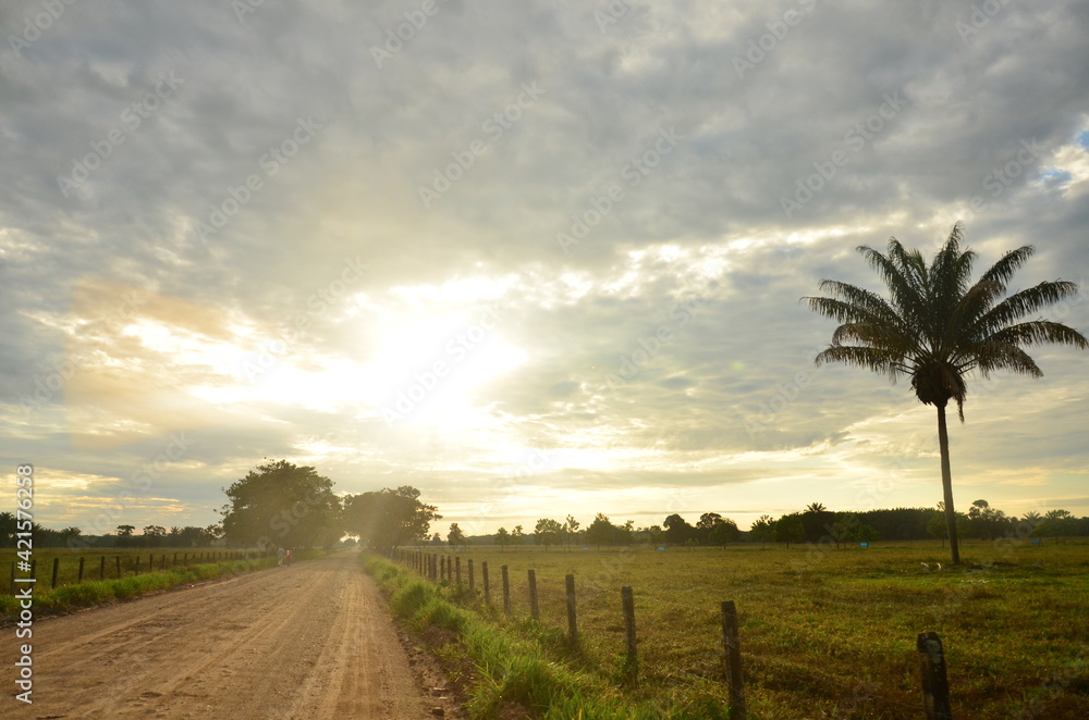 Fototapeta premium Paisaje de las montañas y amanecer de los llanos orientales Villavicencio Meta Colombia.