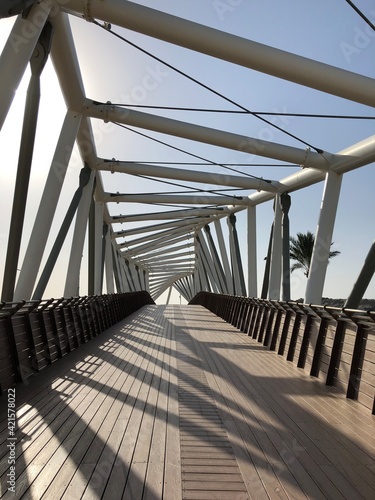 bridge over bengurion boulevard to the black iris park in netanya