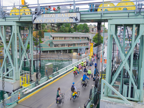 WA, San Juan Island, Passengers departing ferry at Friday Harbor