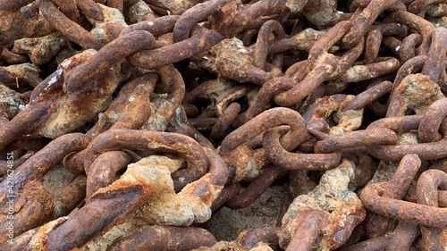 rusty anchor chain © AURELIO POLONI