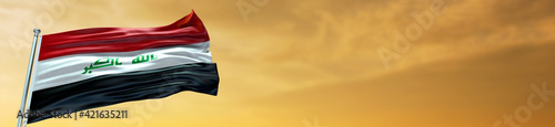 Foto Iraq Flag  with extrem large Golden Sky Single Flag