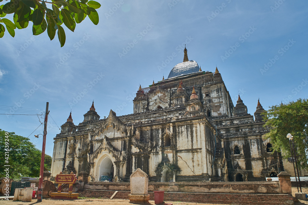 Thatbynnyu temple at Old Bagan, Myanmar (Burma) Thatbynnyu temple at Old Bagan, Myanmar (Burma)