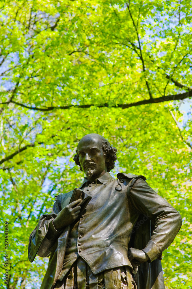 Statue of Shakespeare in Central Park Statue of Shakespeare in Central Park