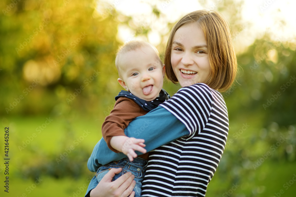 Cute big sister admiring her baby brother. Adorable teenage girl holding  her new baby boy brother. Kids with large age gap. Big age difference  between siblings. Stock Photo | Adobe Stock