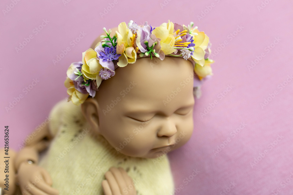Fototapeta premium doll mannequin newborn. doll for training photographers. dummy