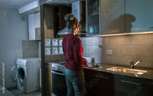 woman in kitchen © Franco