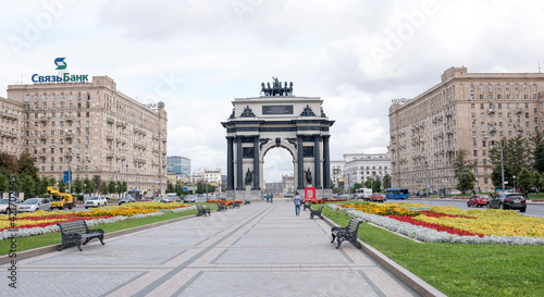  Along Kutuzovsky Prospekt moving cars and pedestrians