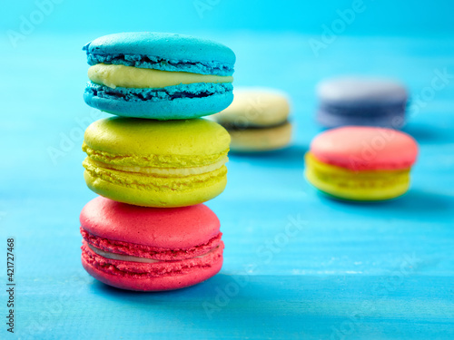 Fototapeta Naklejka Na Ścianę i Meble -  Sweet Macaron of different colors on an azure background