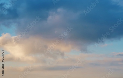 Fototapeta Naklejka Na Ścianę i Meble -  Abendlicher Wolkenhimmel