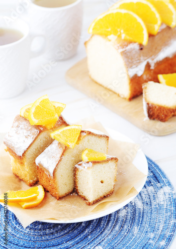 A biscuit citrus cake with oranges