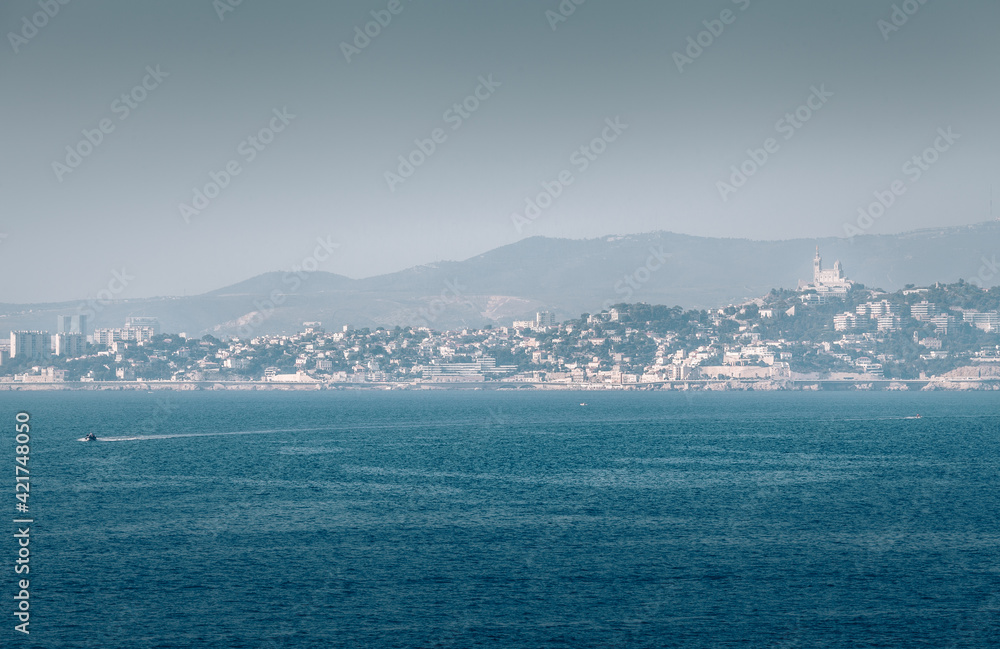 Marseille vue de loin 