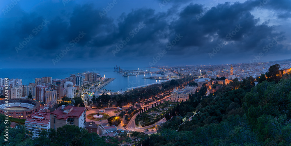 Panorámica de Málaga desde el castillo de Gibralfaro 