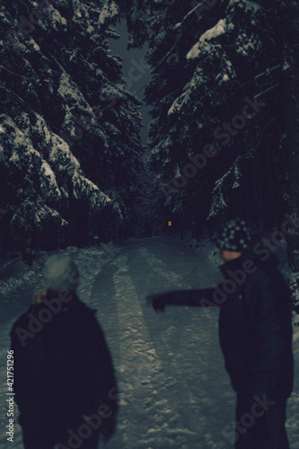 Obraz na płótnie person in the forest w salonie