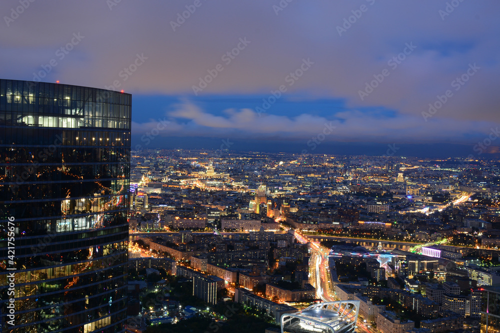 Fototapeta premium MOSCOW, RUSSIA - September 28, 2020: Night panoramic view of Moscow from observation deck named Only love is above