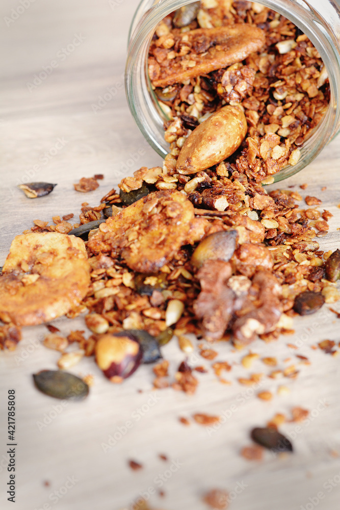 Knuspermüsli / Granola Knuspermüsli / Granola