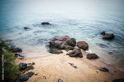 Obraz na płótnie Beautiful rocks on the seashore, seascape background w salonie